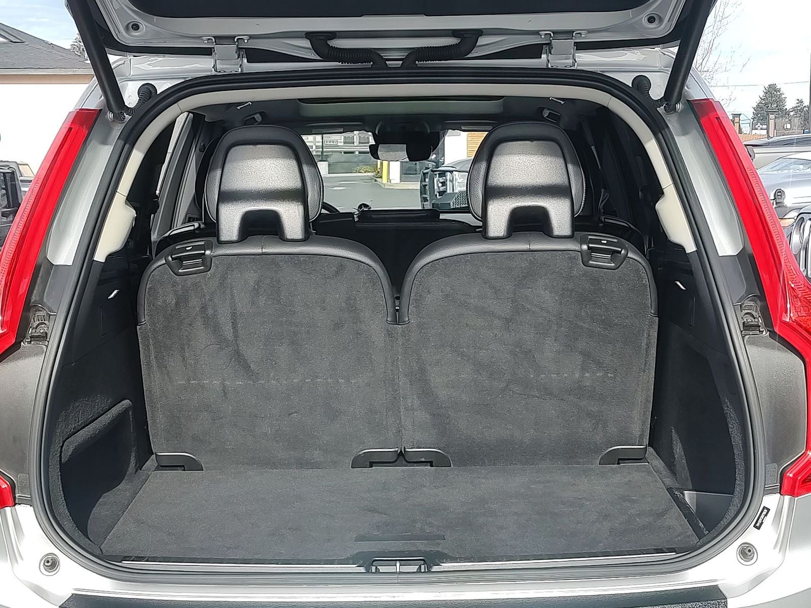 2022 Volvo XC90 T5 Momentum