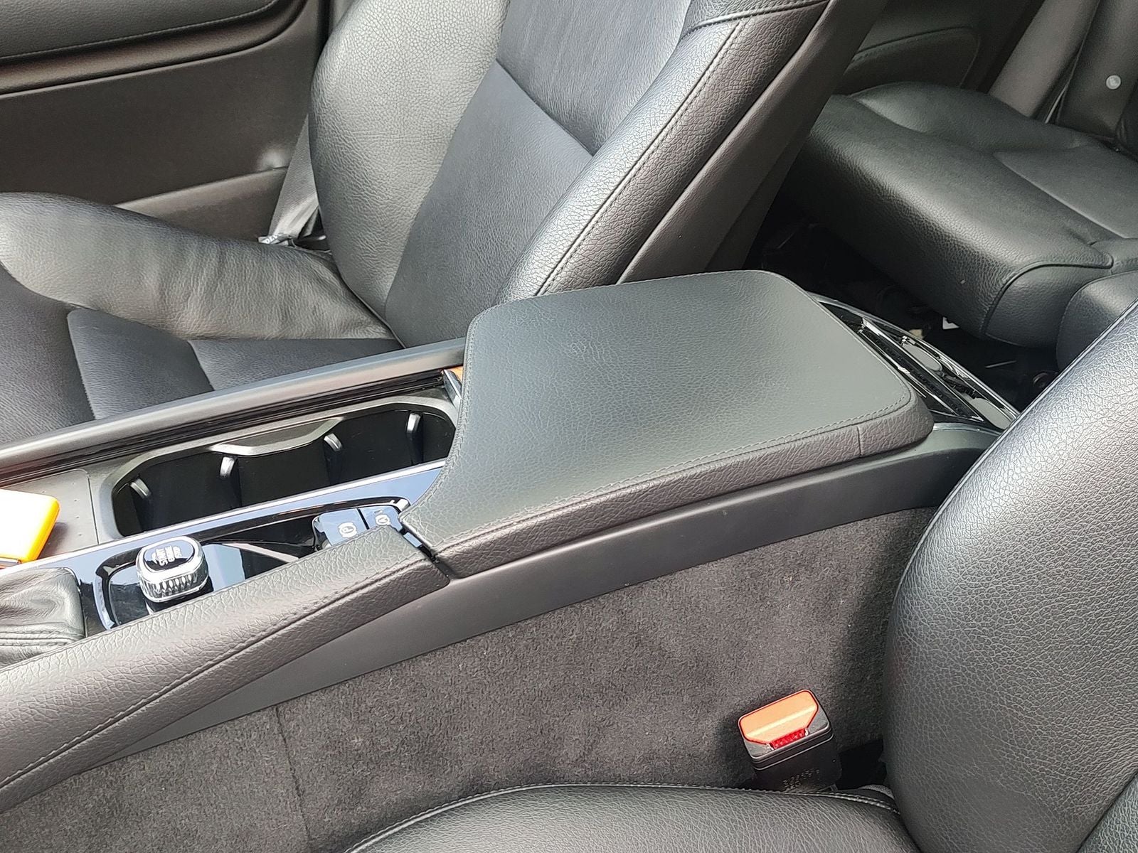 2022 Volvo XC90 T5 Momentum