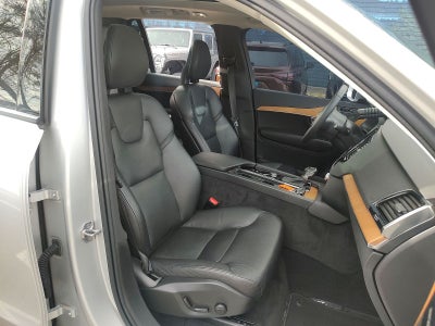 2022 Volvo XC90 T5 Momentum