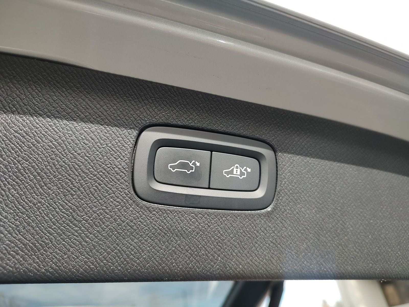 2022 Volvo XC90 T5 Momentum