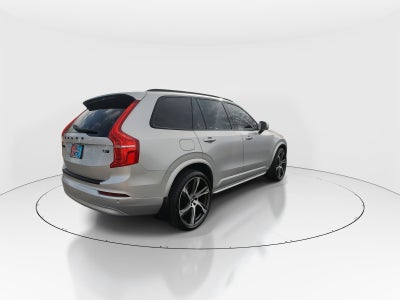 2022 Volvo XC90 T5 Momentum