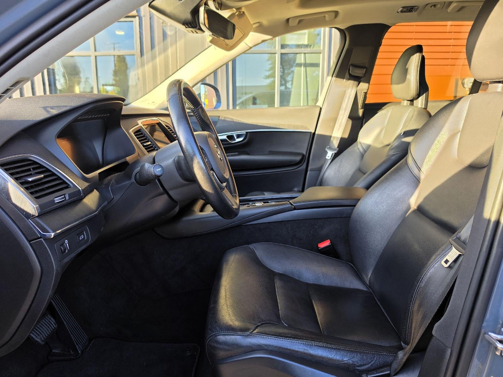2020 Volvo XC90 Momentum