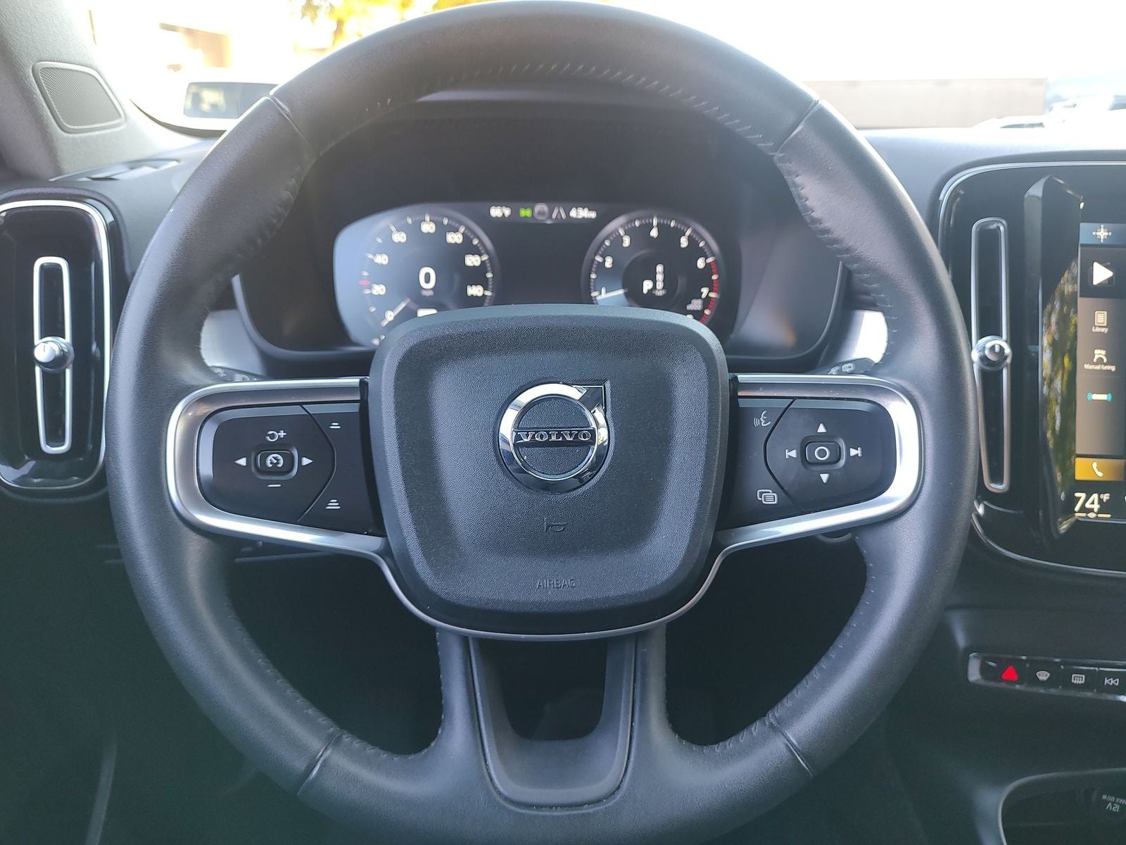 2021 Volvo XC40 Momentum