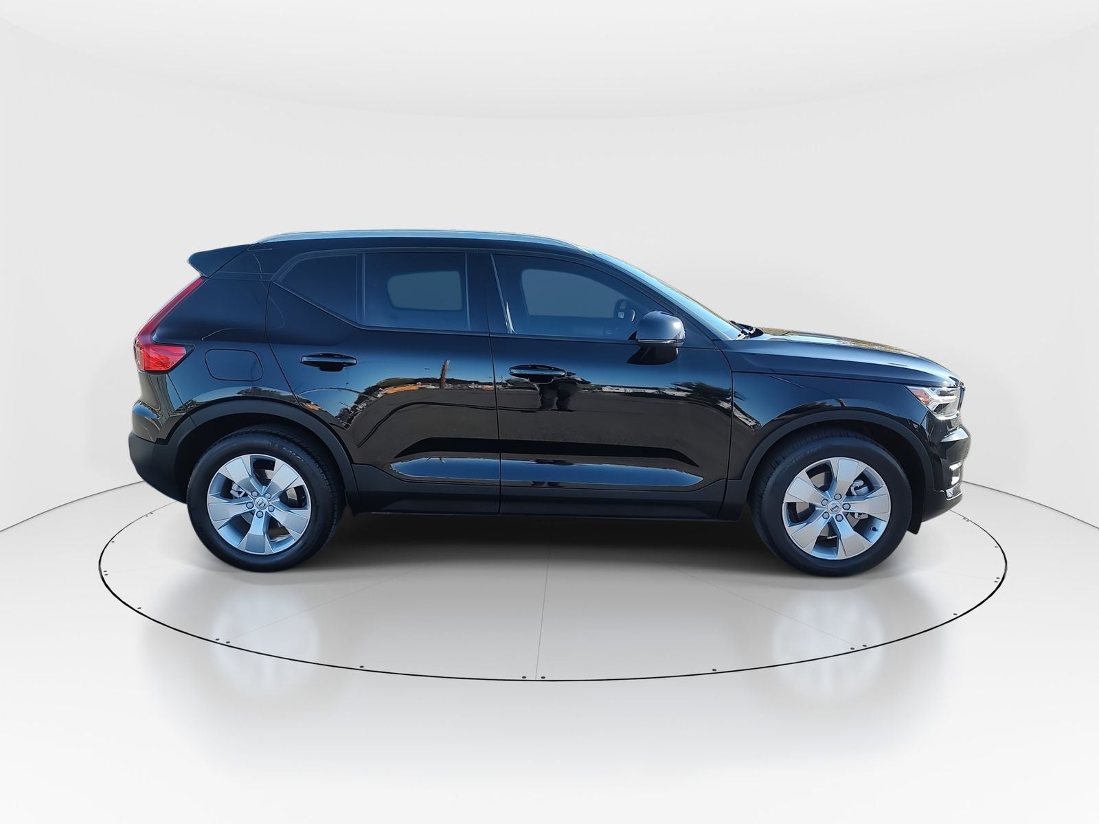 2021 Volvo XC40 Momentum