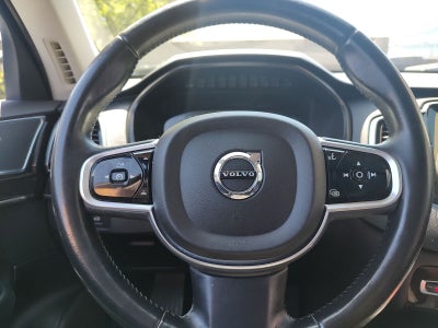 2017 Volvo XC90 T6 Momentum