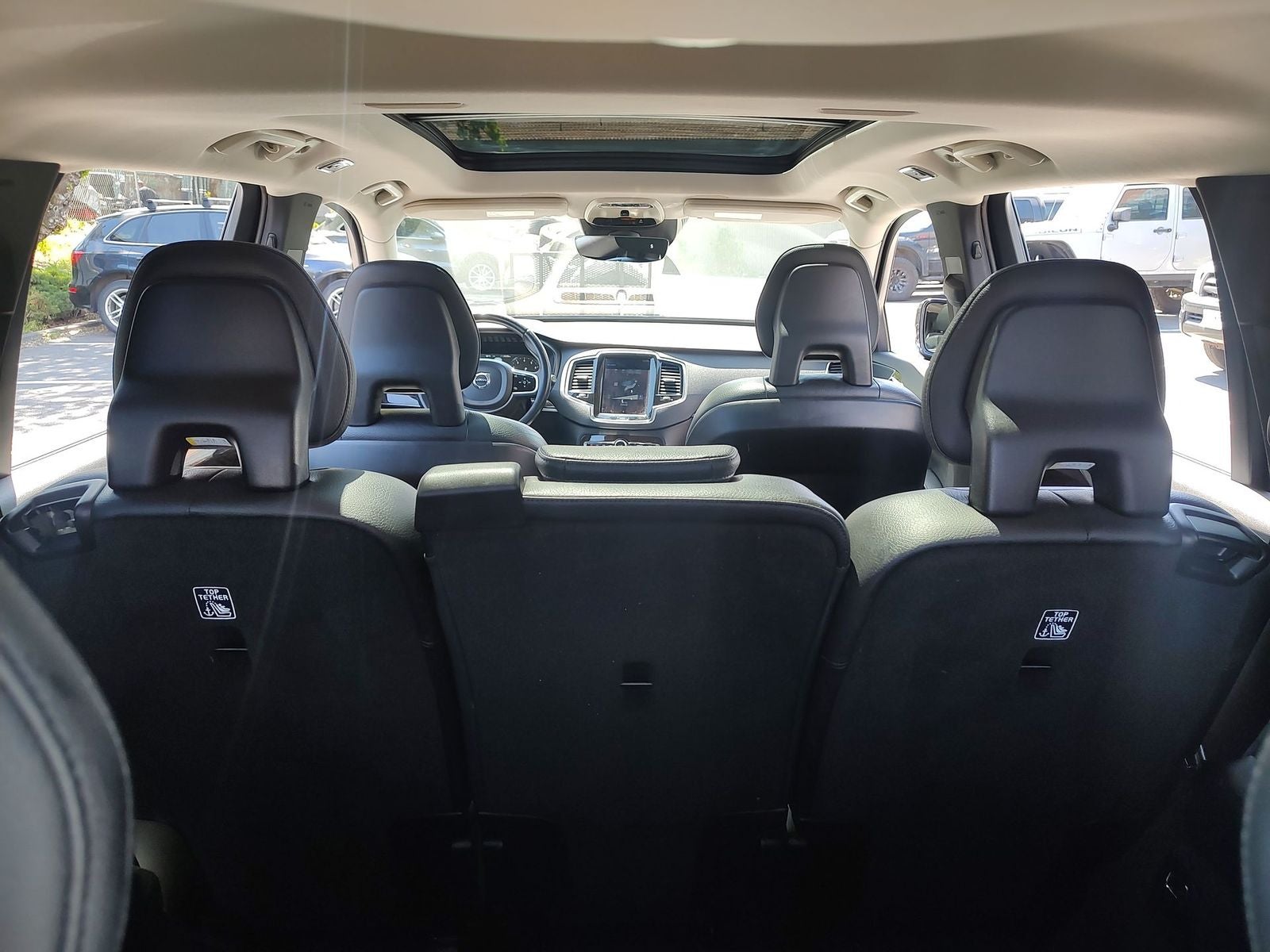 2017 Volvo XC90 T6 Momentum