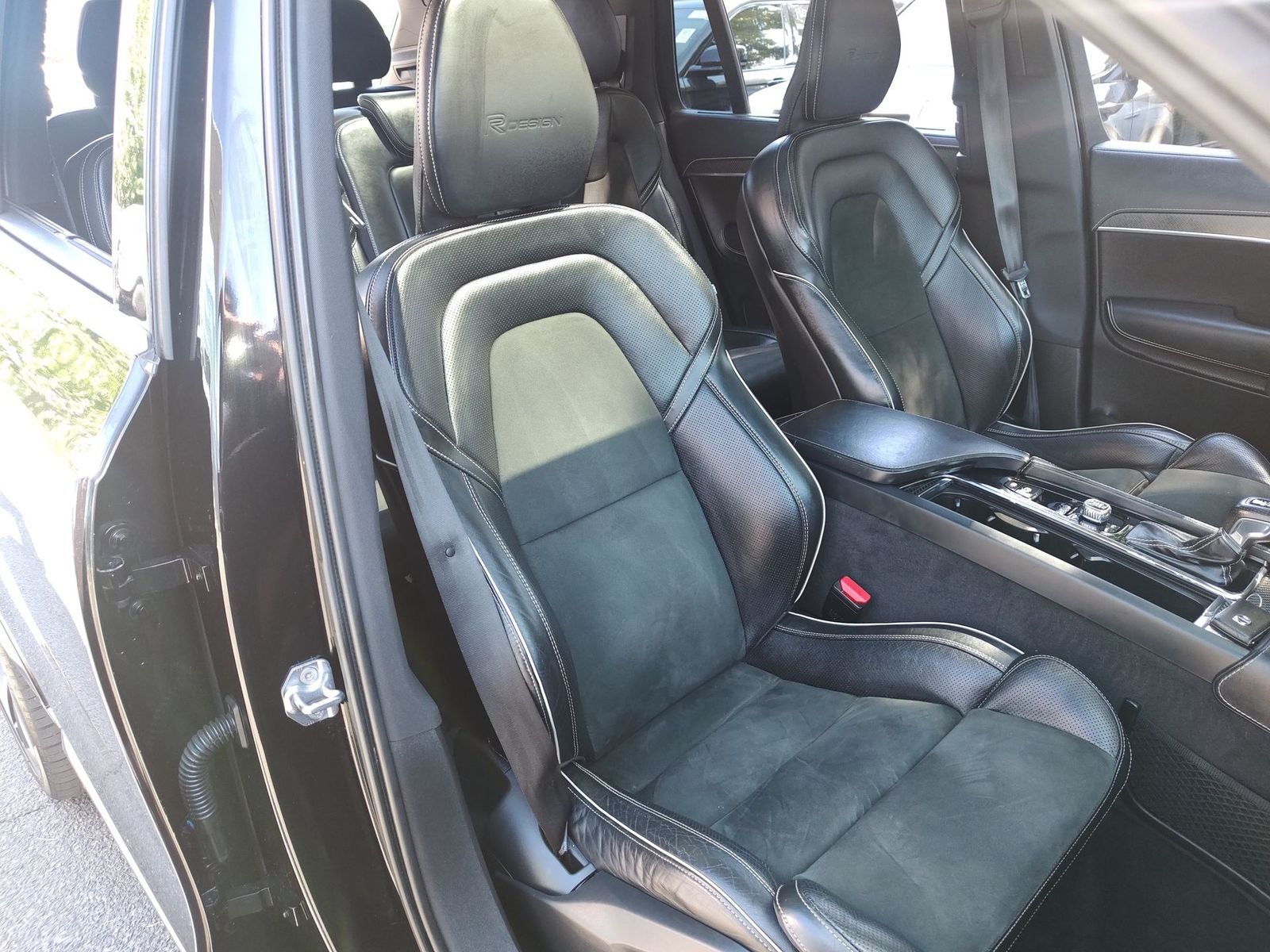 2019 Volvo XC90 T6 R-Design