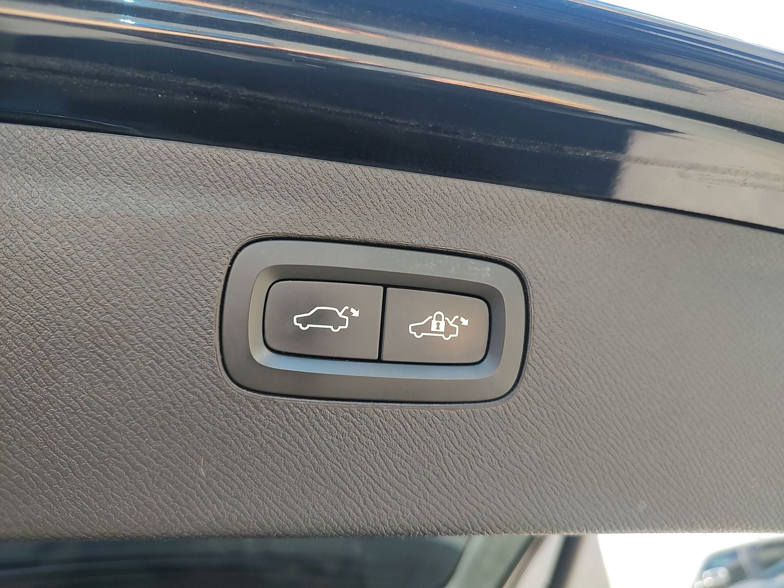 2019 Volvo XC90 T6 R-Design